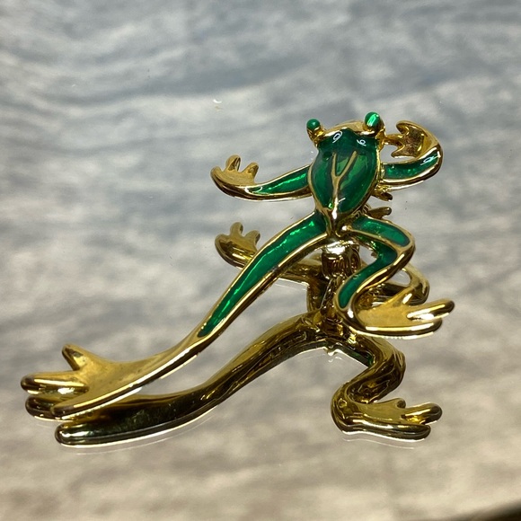 Vintage 1960s Pin Gold Enamel Frog Brooch 2”x 2” - Picture 8 of 10